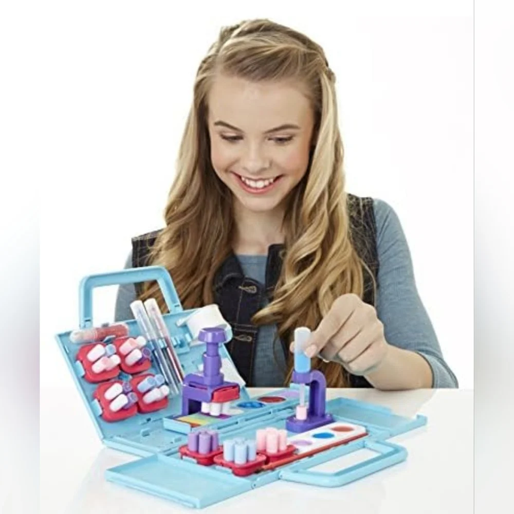 Pom Pom Wow! Decoration Station Play Set For Kids